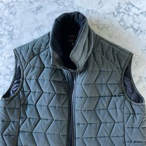 Men’s size medium TUMI vest. Only worn once. Very comfortable and soft.